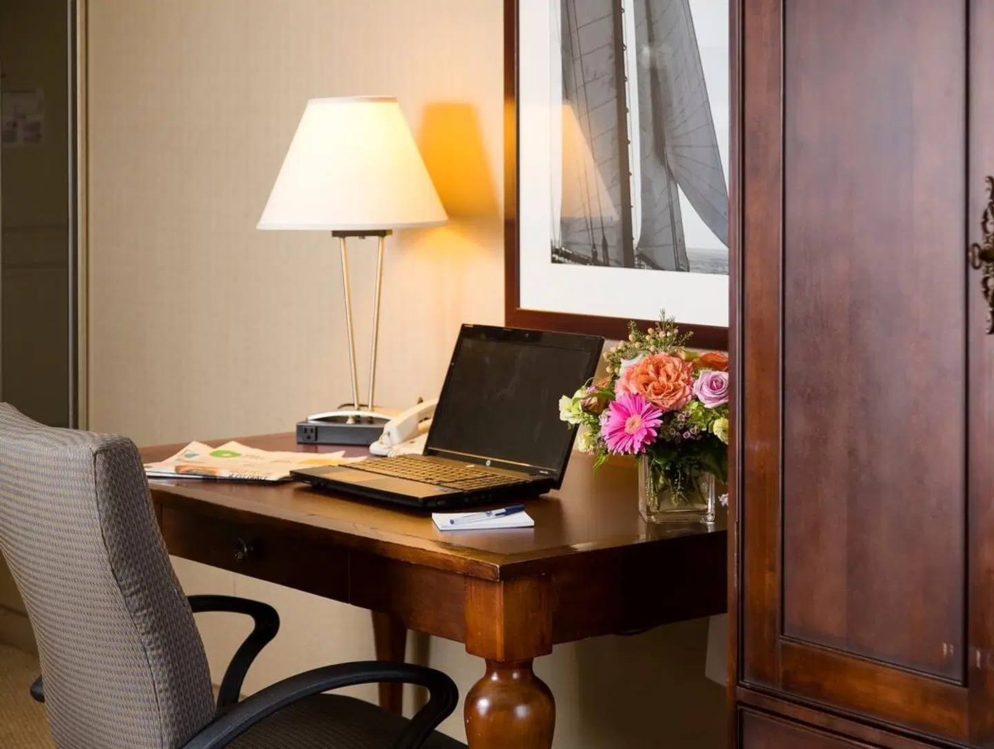 Salem Waterfront Hotel and Suites ROOM_EXAMPLE