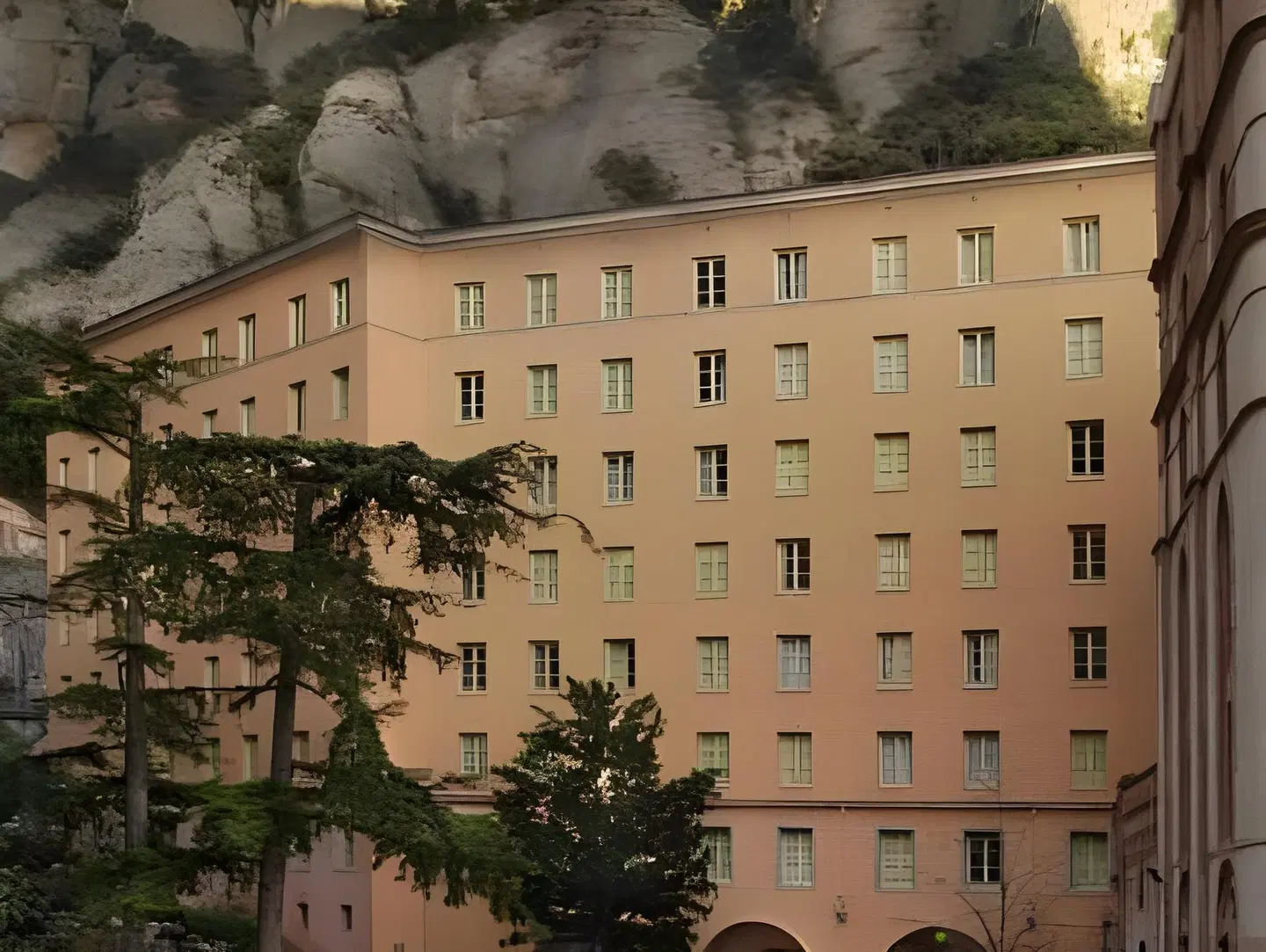 Apartamentos Montserrat Abat Marcet EXTERIOR