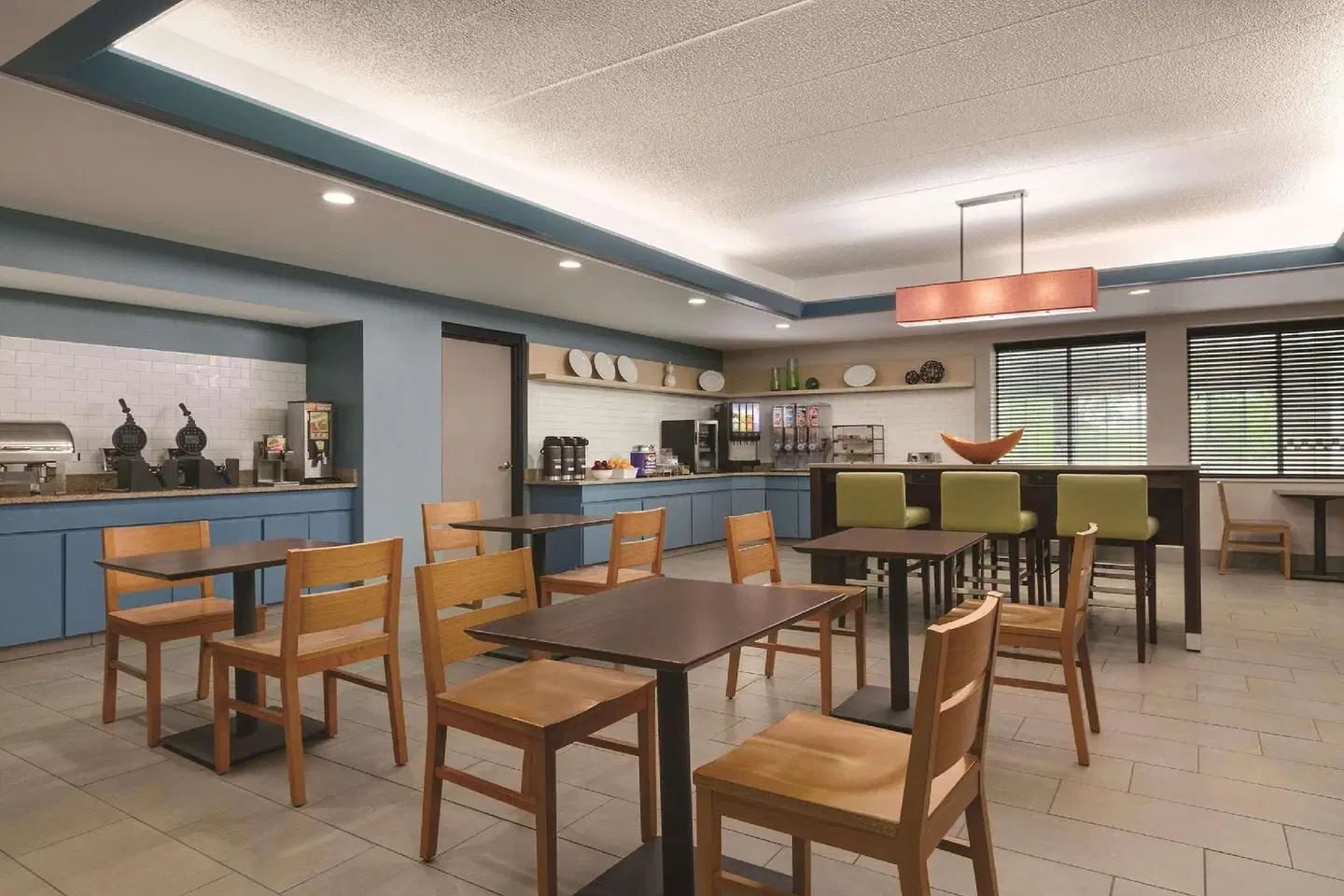 Country Inn & Suites by Radisson, Port Clinton, OH Bar