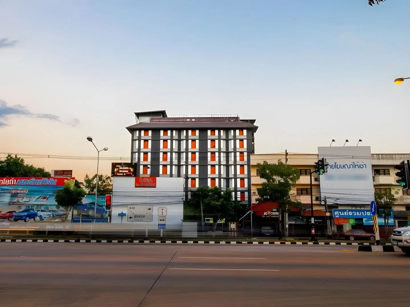 B2 Lampang EXTERIOR