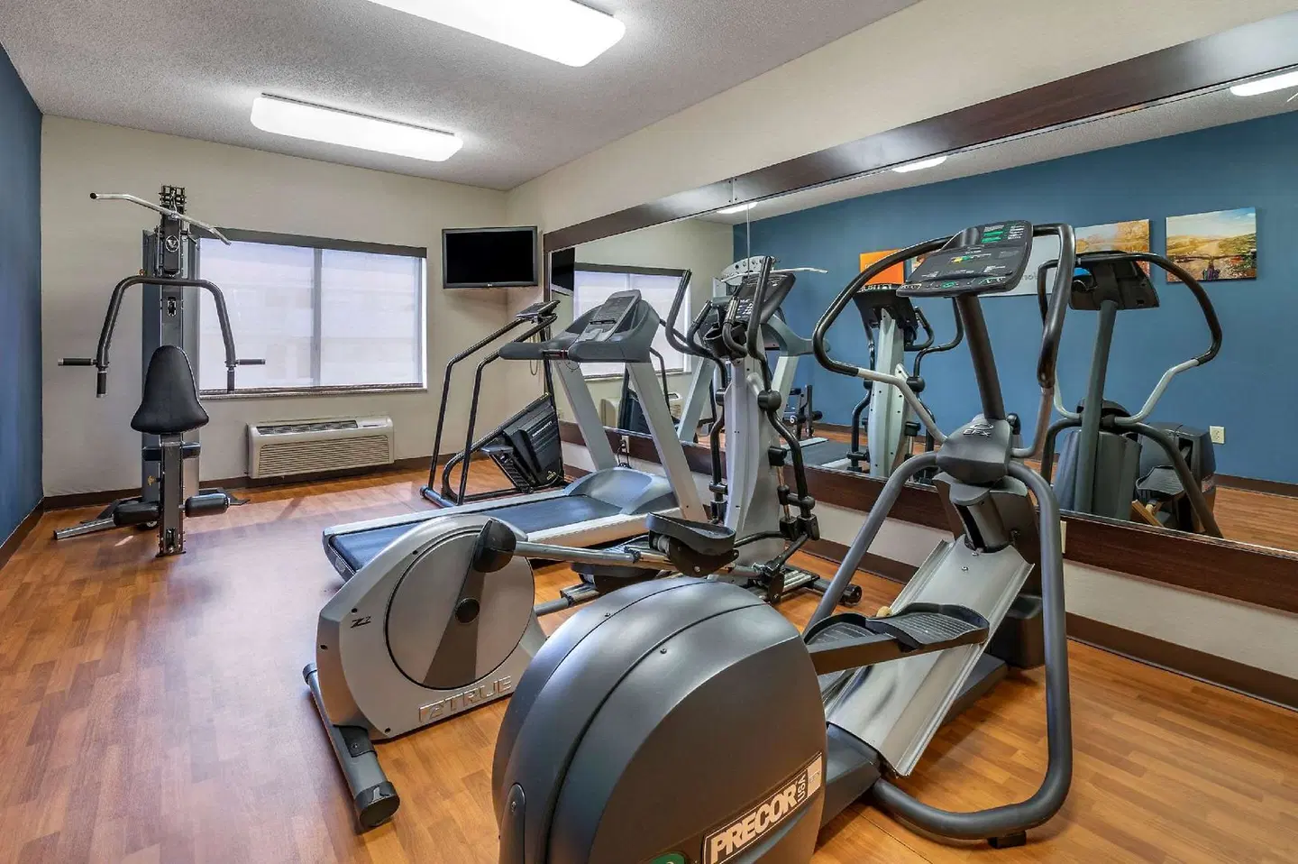 Comfort Suites Columbus SPORTS_AND_LEISURE