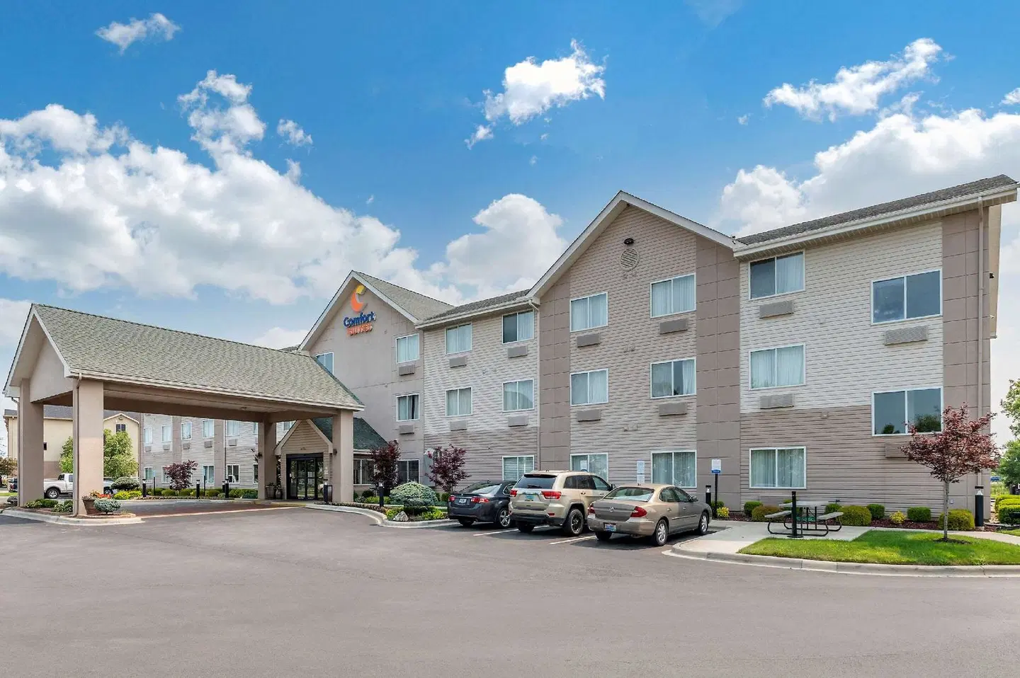 Comfort Suites Columbus EXTERIOR