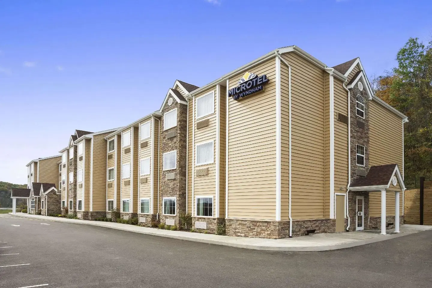 Microtel Inn & Suites by Wyndham Cambridge EXTERIOR