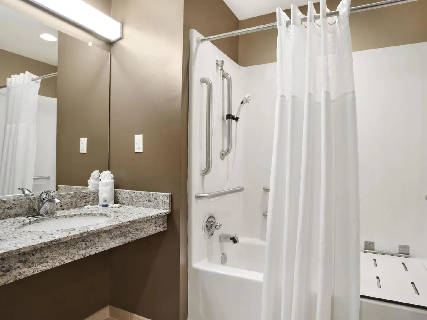 Microtel Inn & Suites by Wyndham Cambridge Badezimmer