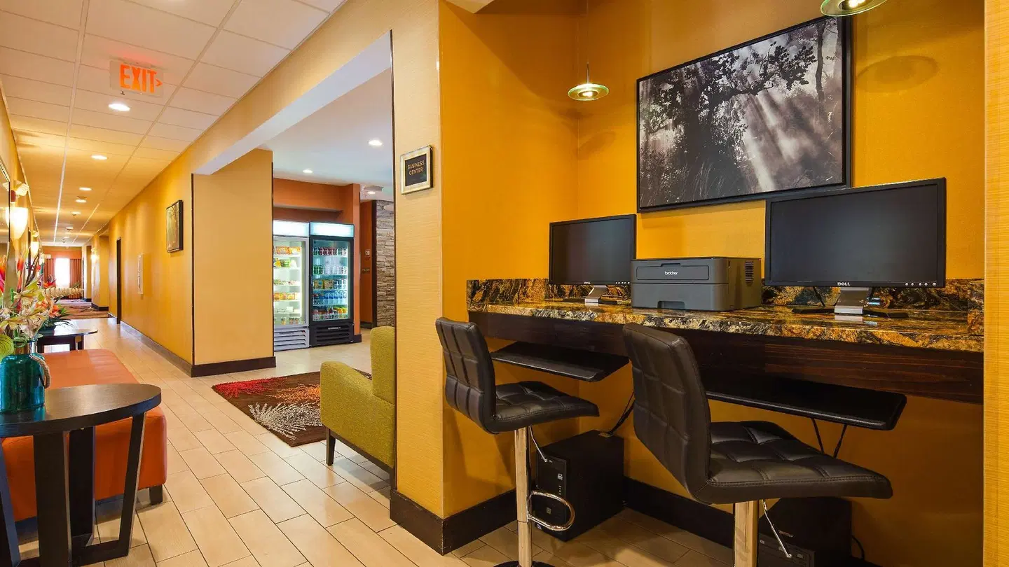 Best Western Plus Whitewater Inn Bar