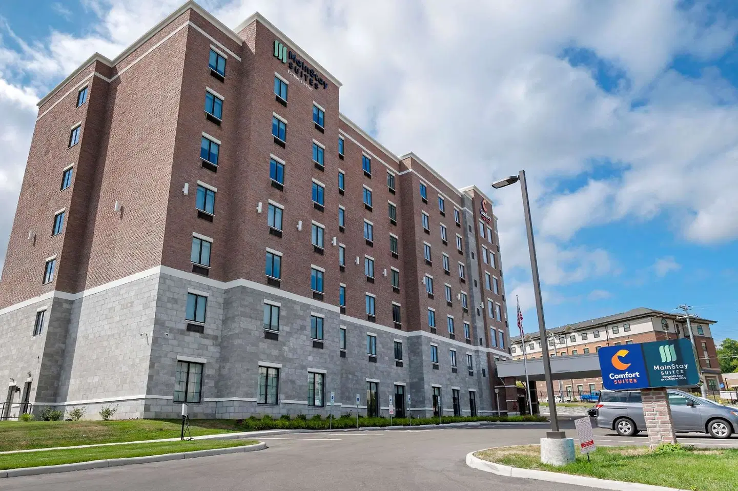 Comfort Suites EXTERIOR