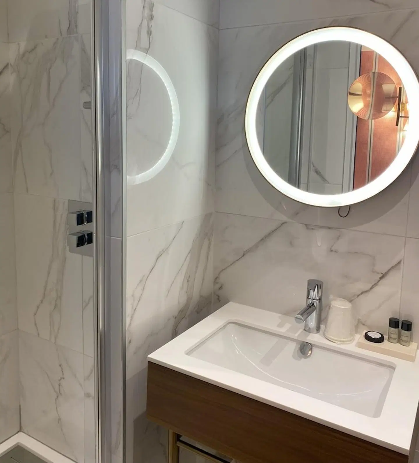 Auberge du Cheval Blanc Badezimmer