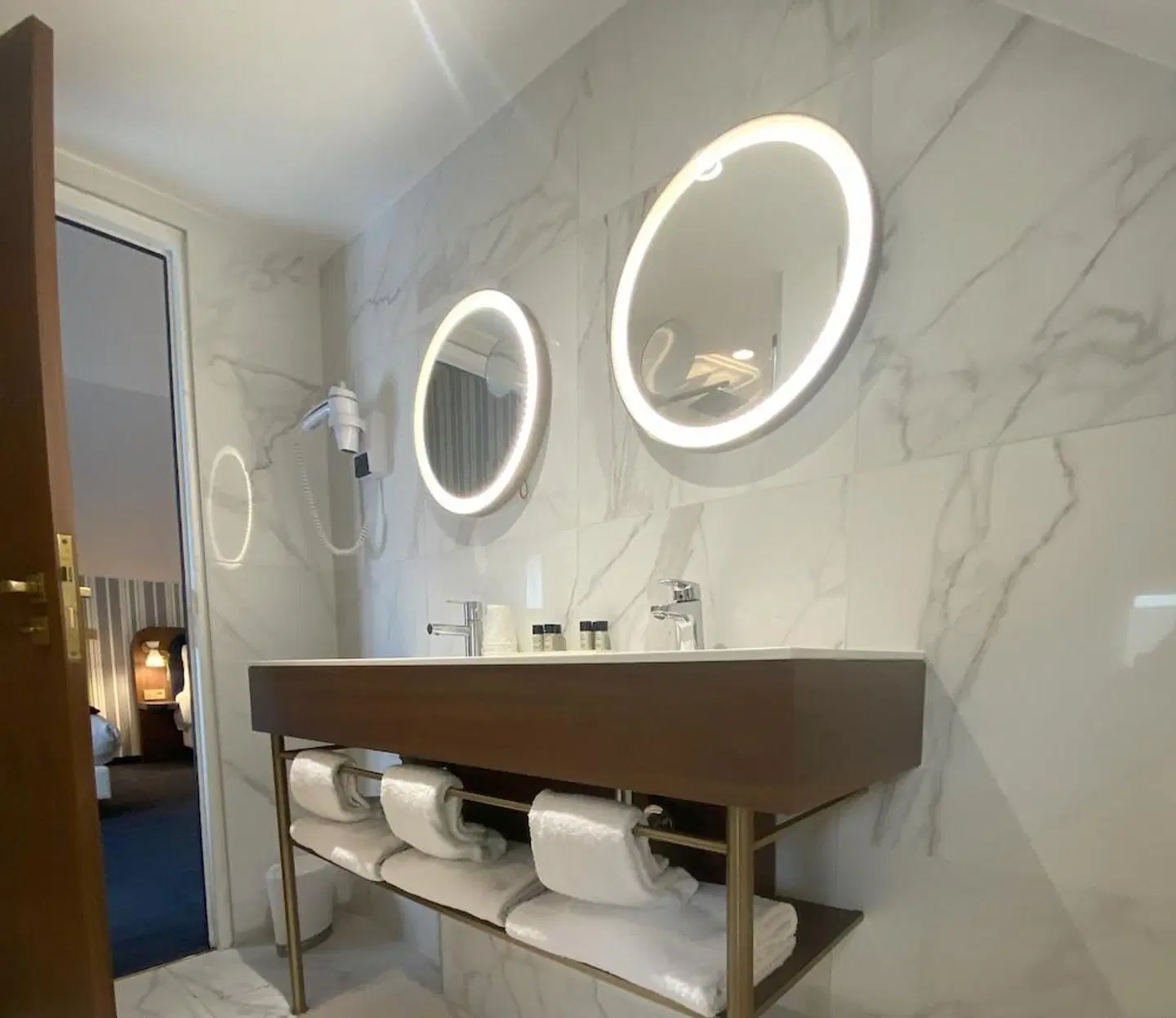 Auberge du Cheval Blanc Badezimmer