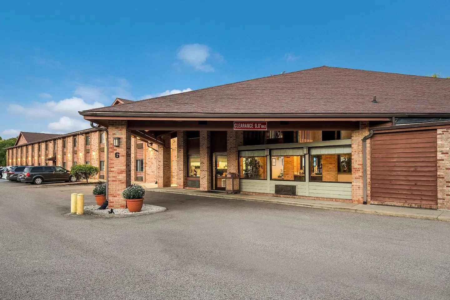 Best Western Sycamore Inn EXTERIOR