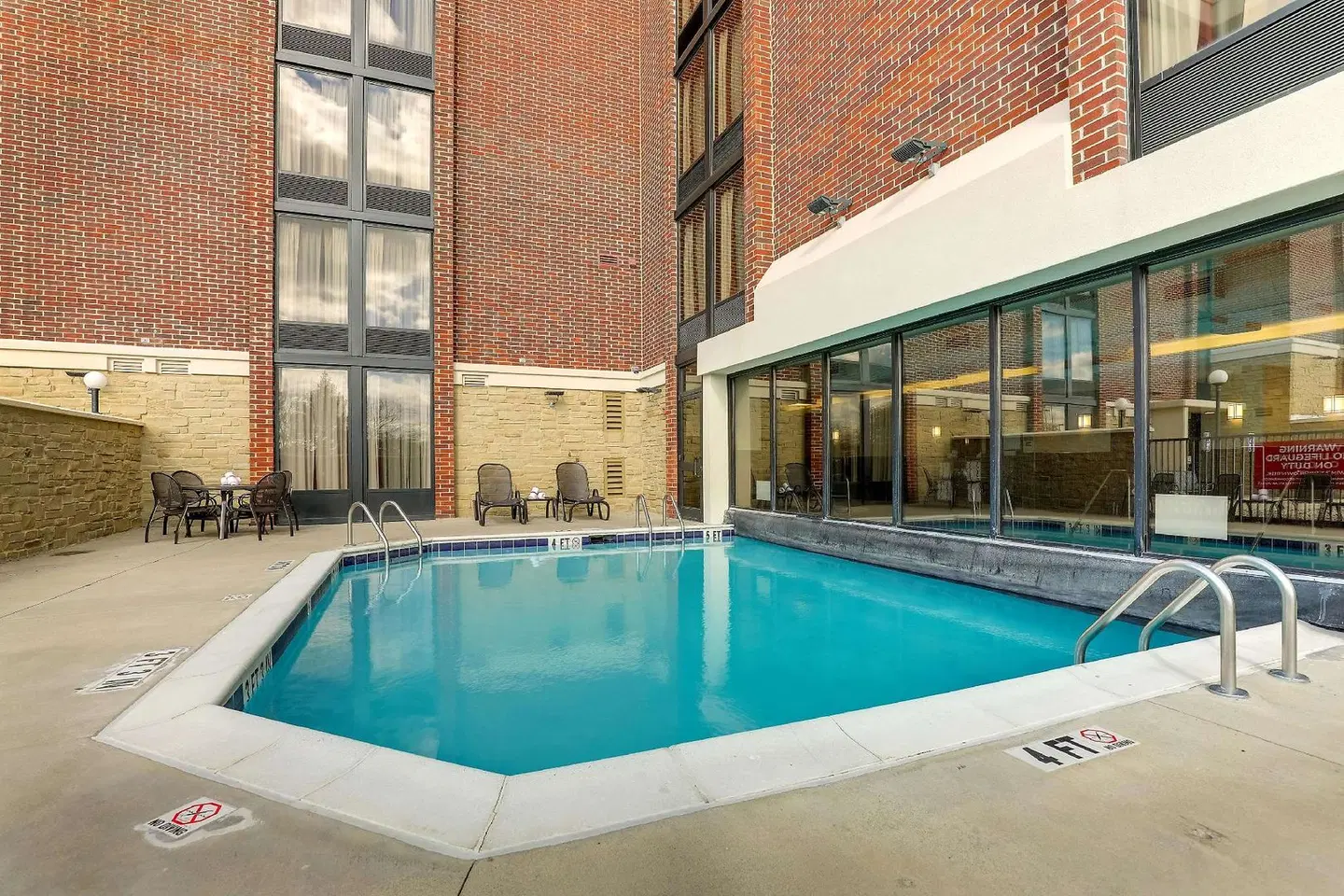 Drury Inn & Suites Columbus Northwest Hallenbad