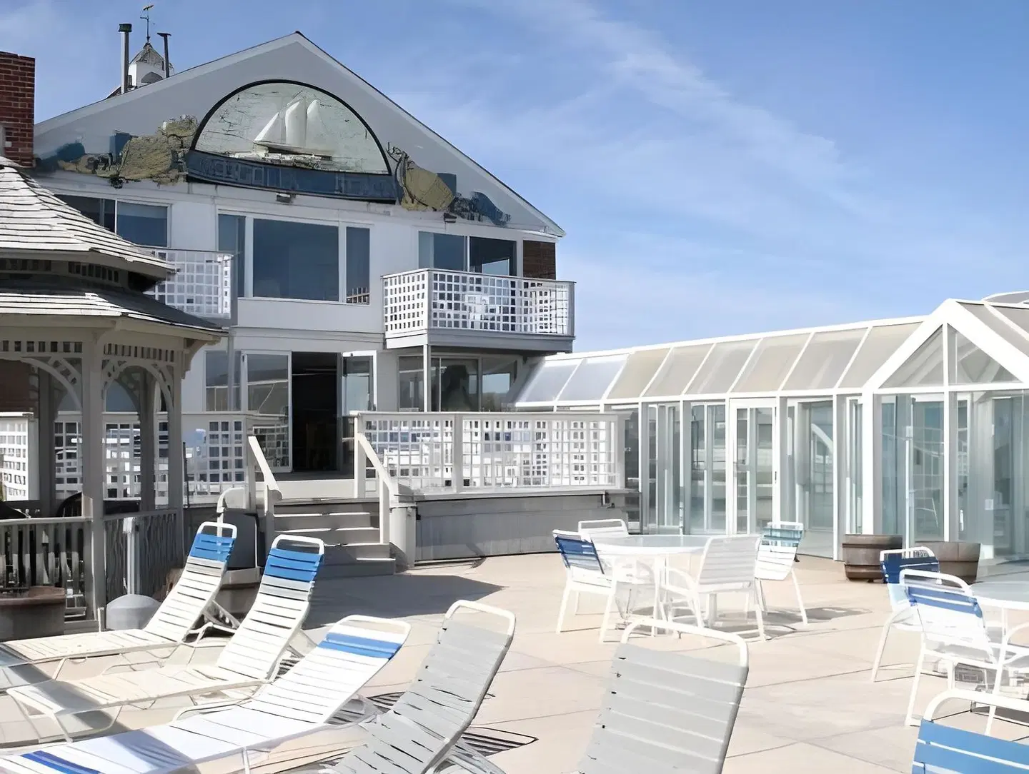 The Ocean Club on Smugglers Beach Terrasse
