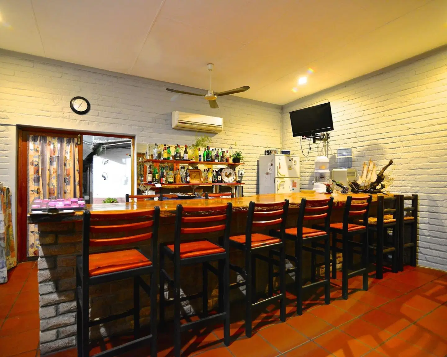 Lalamo Guest House Bar