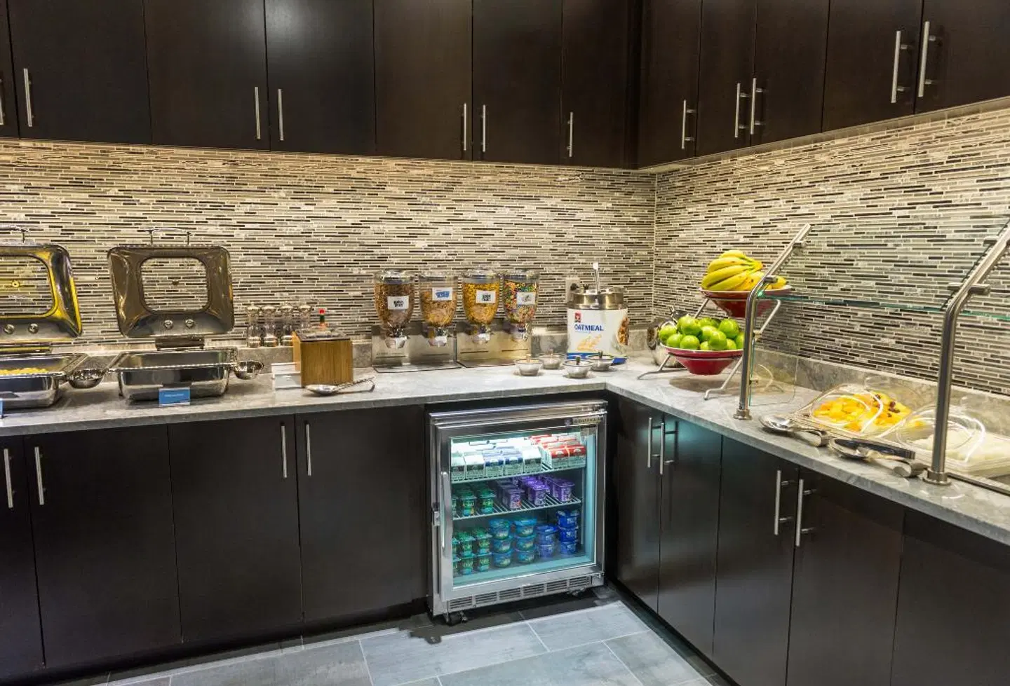 Fairfield Inn & Suites by Marriott Boston Cambridge Restaurant