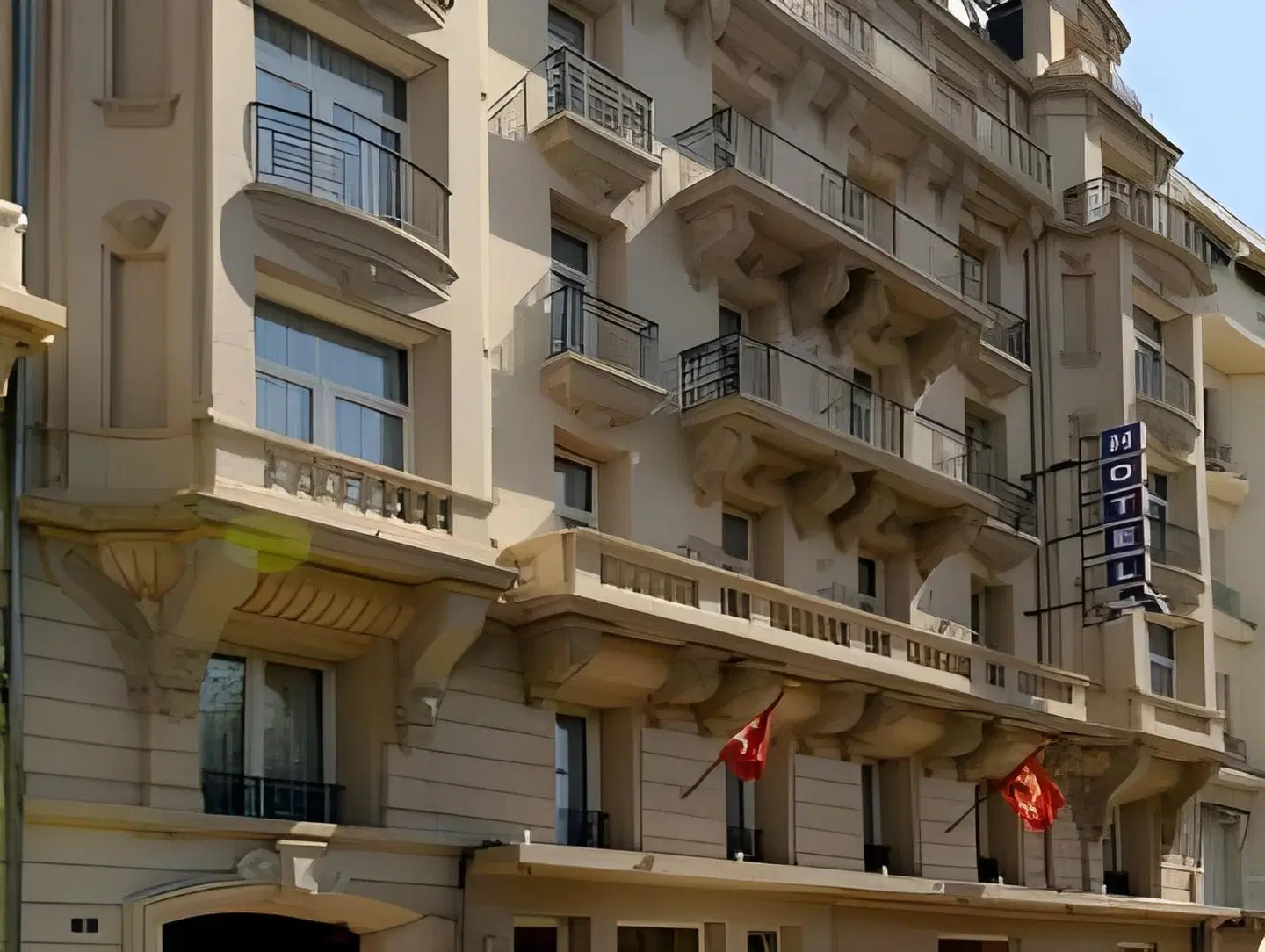 Amirauté EXTERIOR