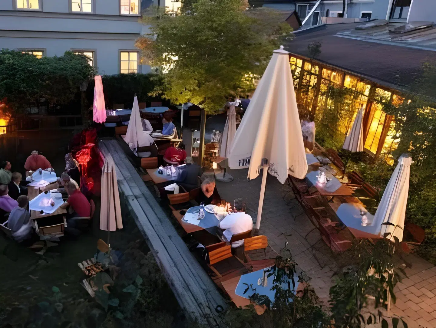 Gasthaus Sindel-Buckel mit Karpfenhotel und Herrenhaus Terrasse