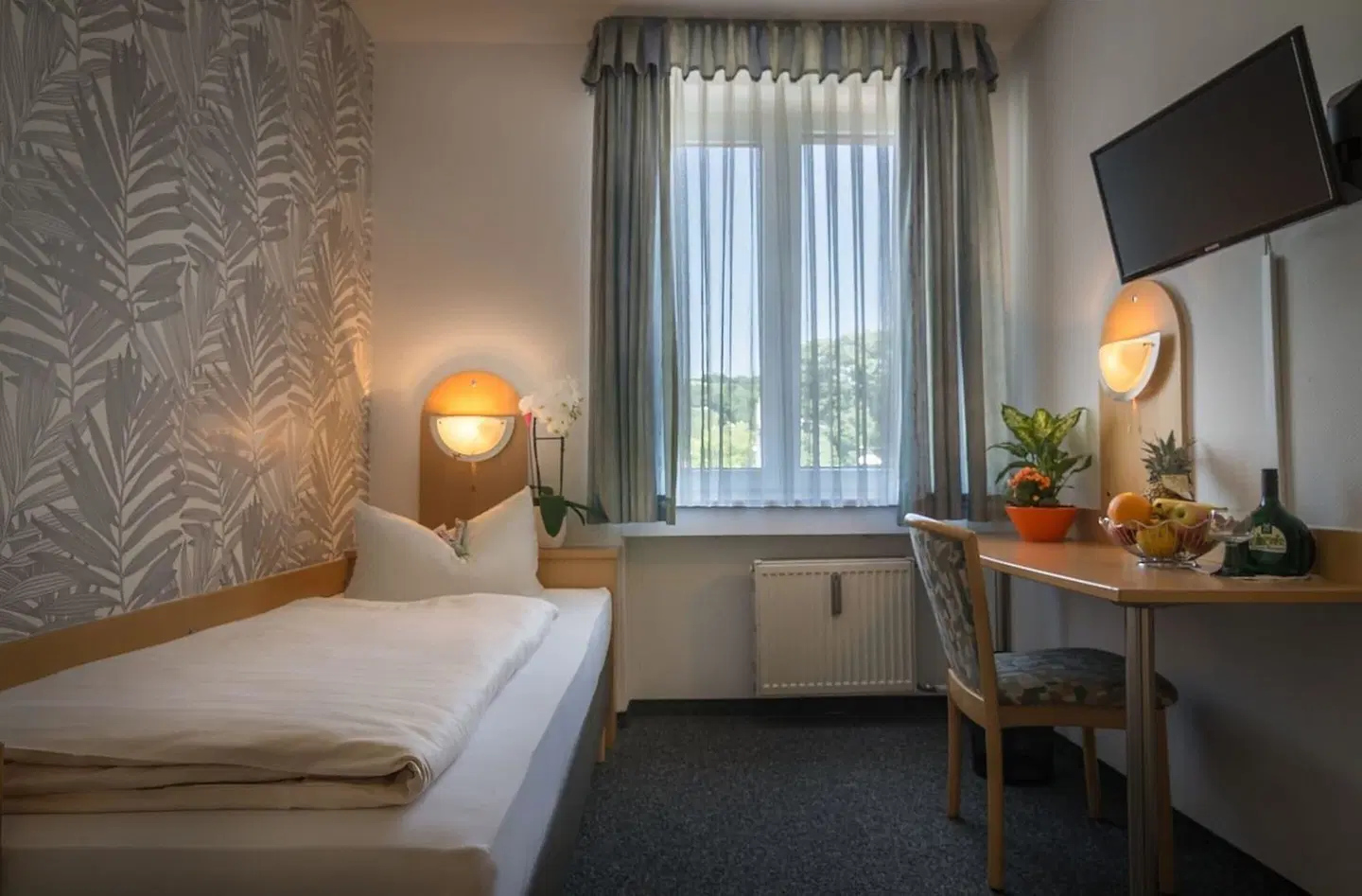 Regina ROOM_EXAMPLE