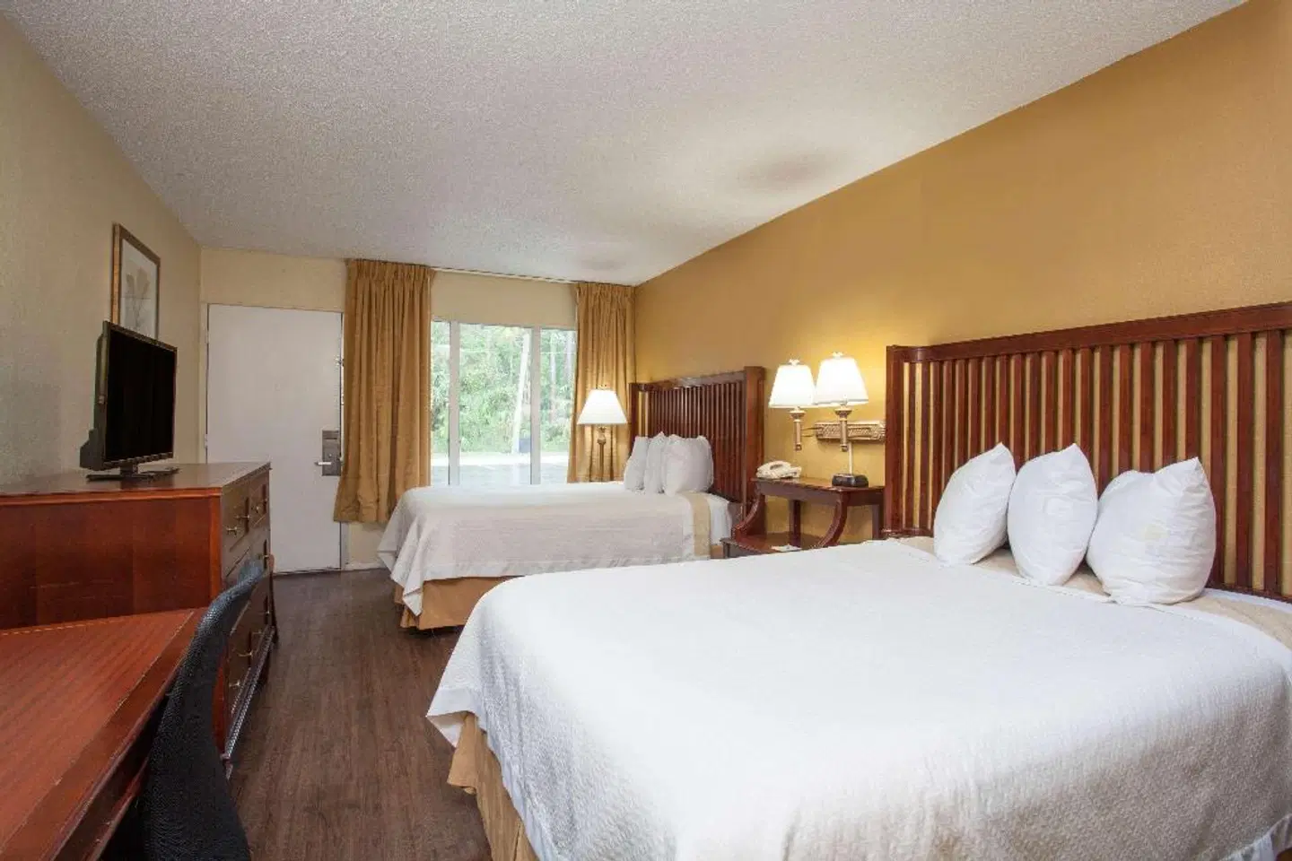Days Inn by Wyndham Daytona Beach Speedway ROOM_EXAMPLE