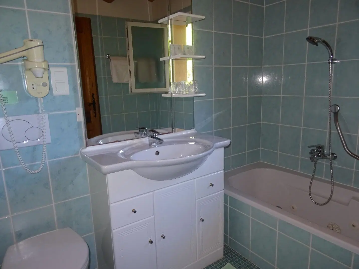 Les Chambres d'Hotes au Bois Fleuri Badezimmer
