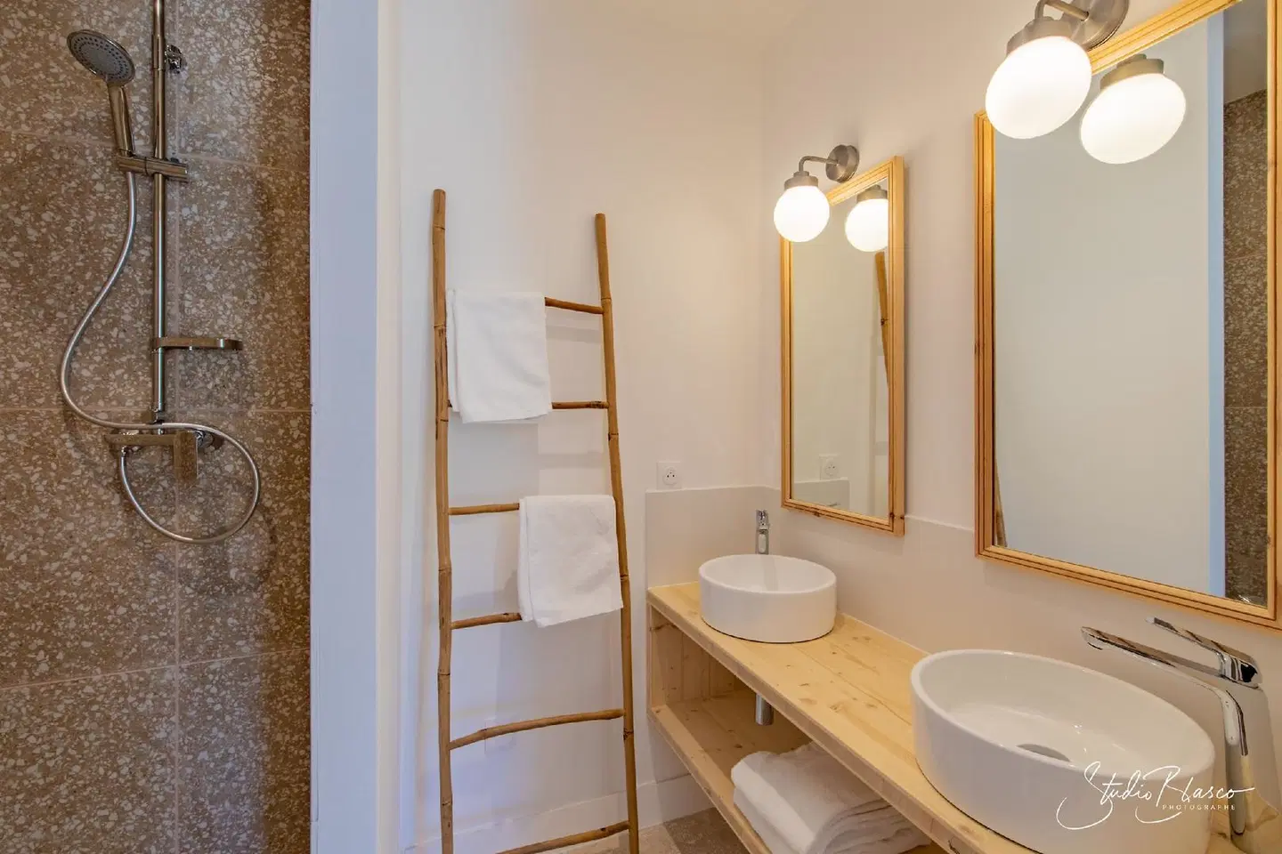 Hostellerie du Moulin de la Roque Badezimmer