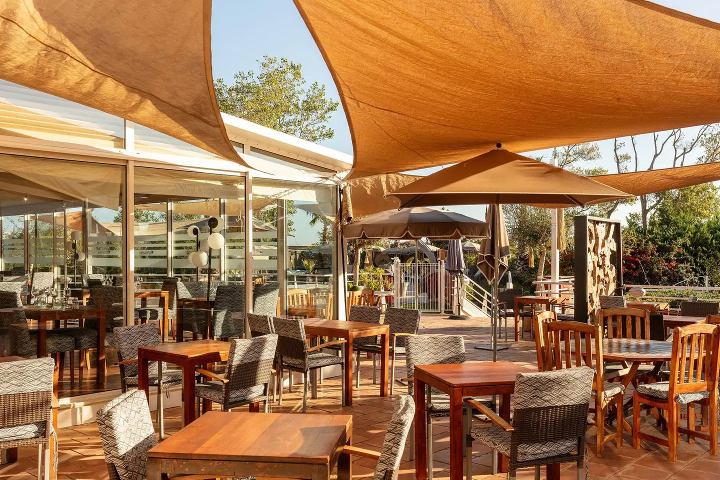 CAPAO Beach Hotel Terrasse