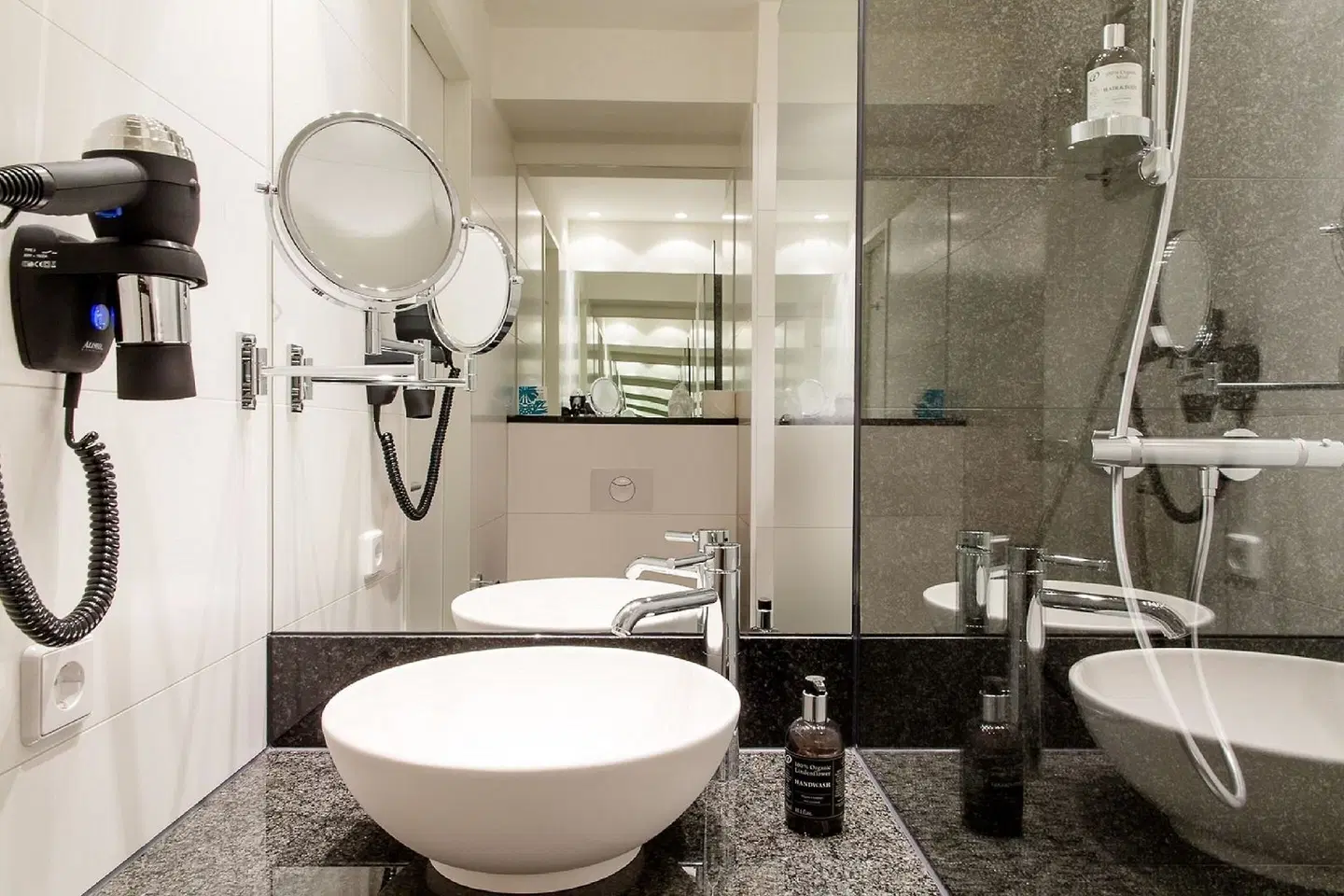 Motel One Linz-Hauptplatz Badezimmer