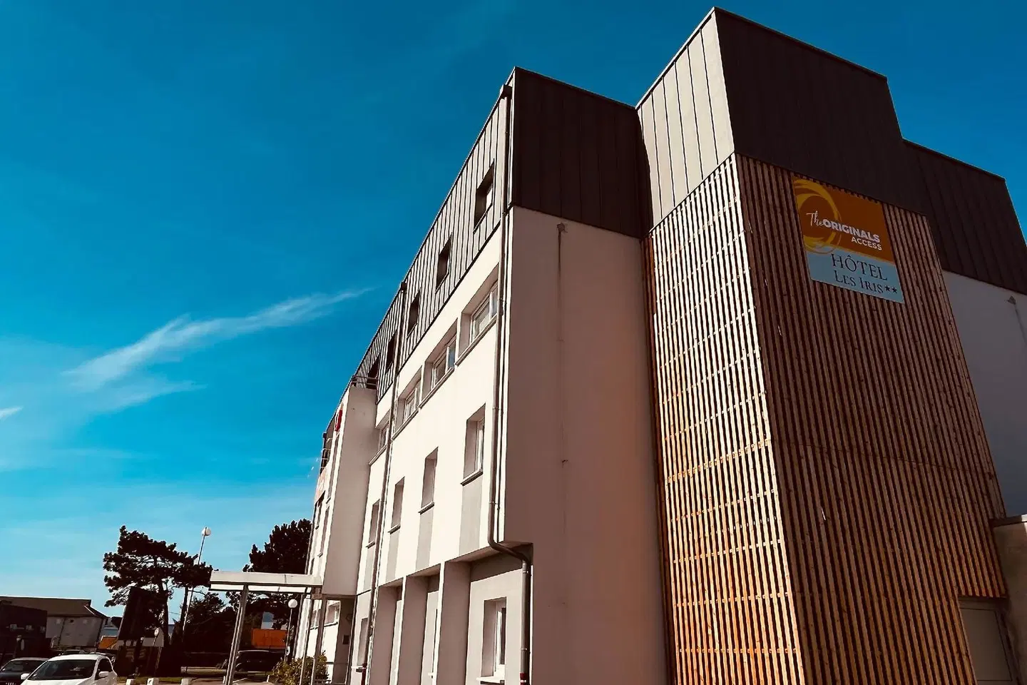 The Originals Access, Hôtel les Iris EXTERIOR