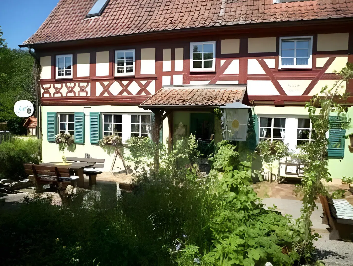 Augustin EXTERIOR