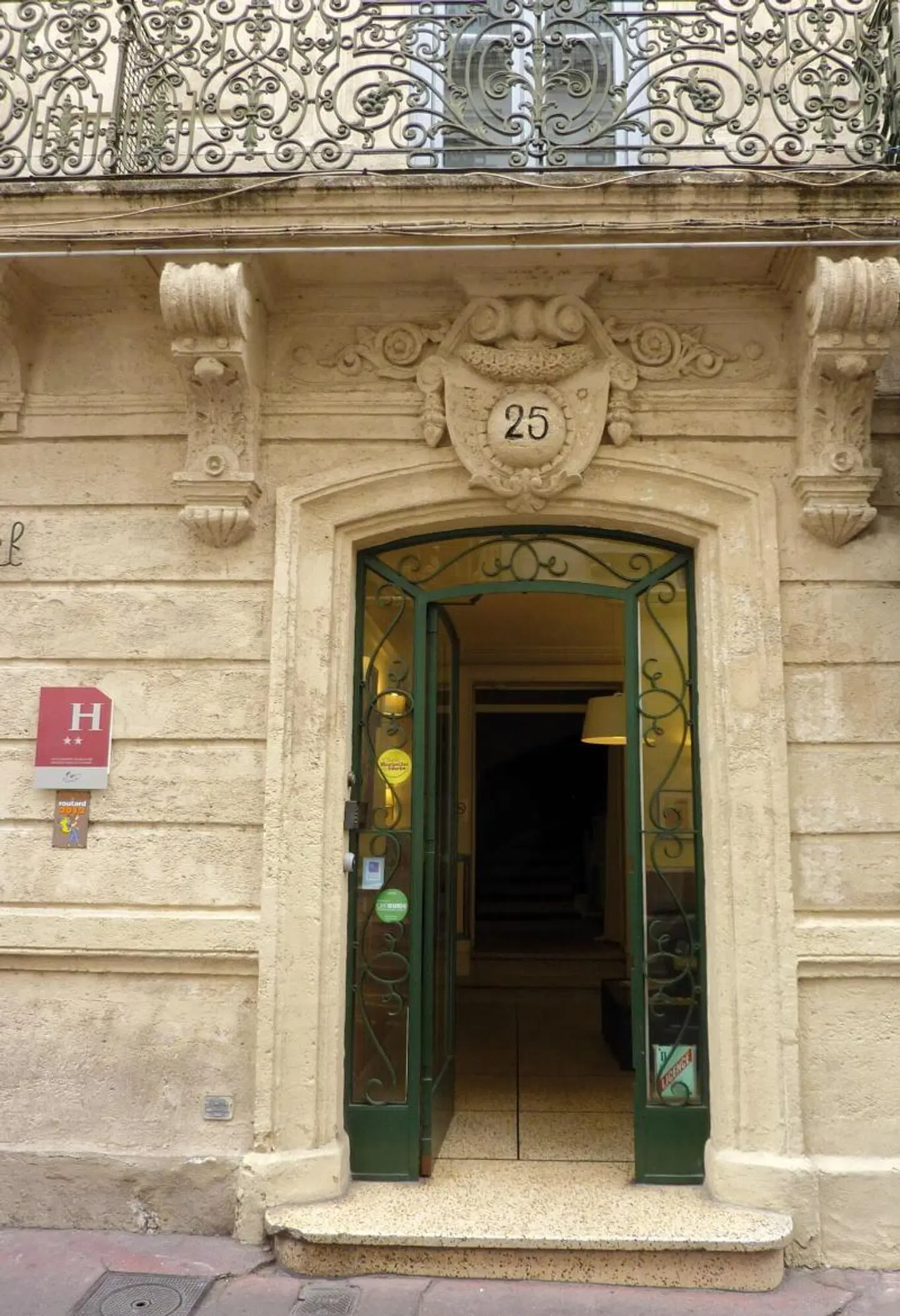 Hôtel Le Mistral Montpellier Centre EXTERIOR