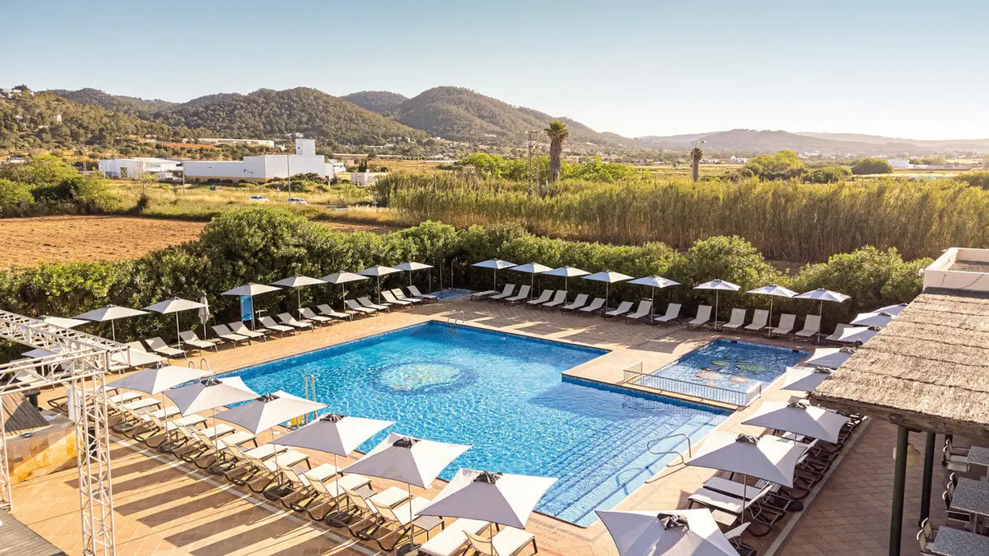 Invisa Es Pla OUTDOOR_POOL