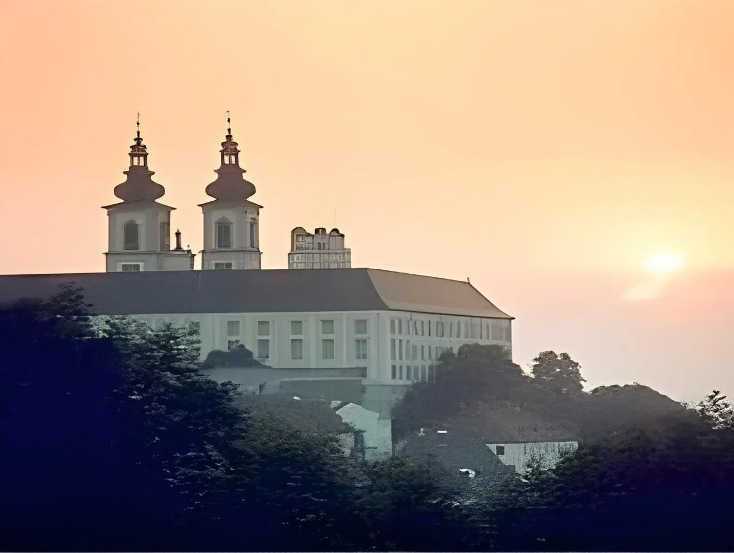 Schlair EXTERIOR