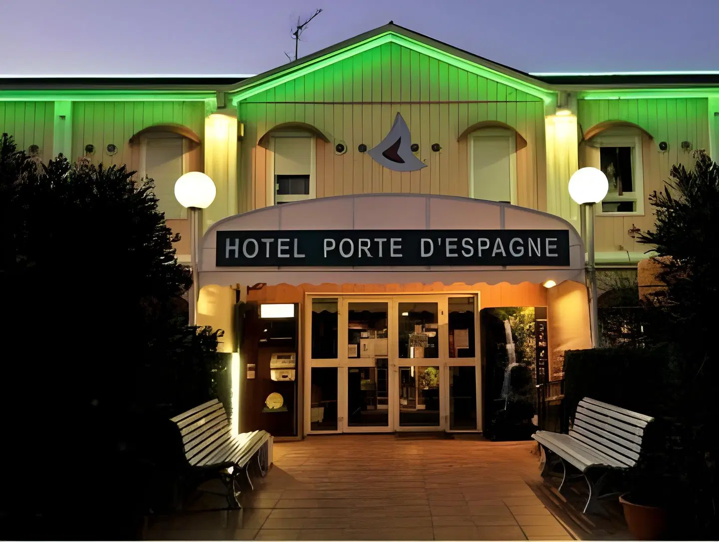 Brit Hotel Porte d'Espagne Bar