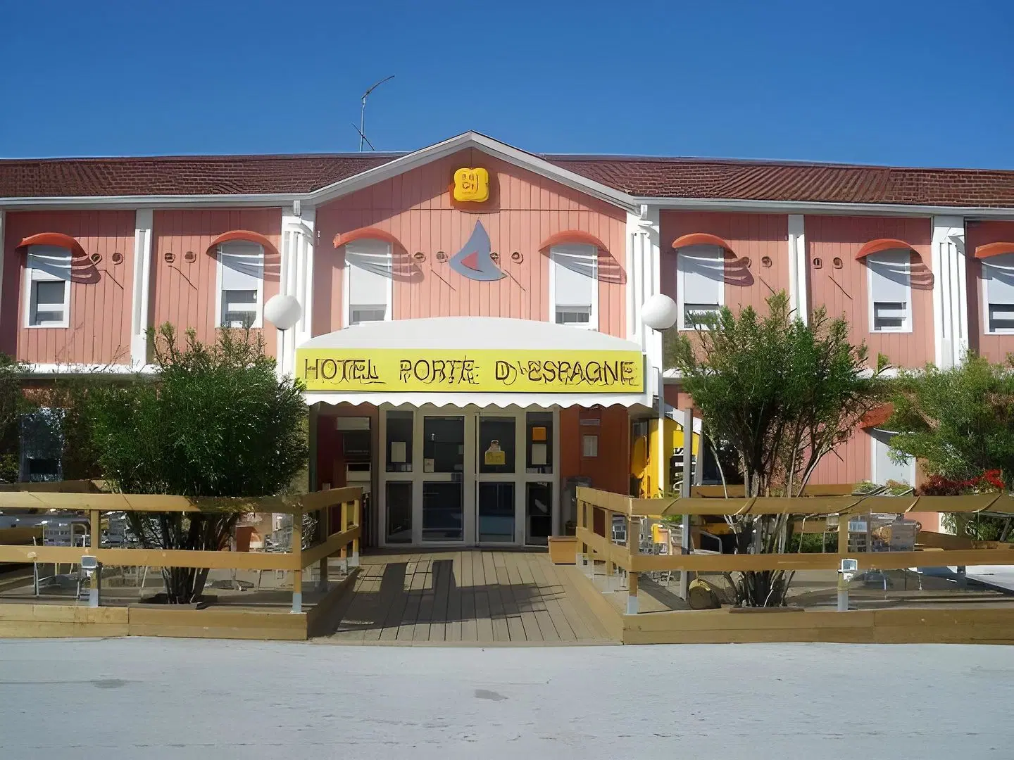 Brit Hotel Porte d'Espagne EXTERIOR