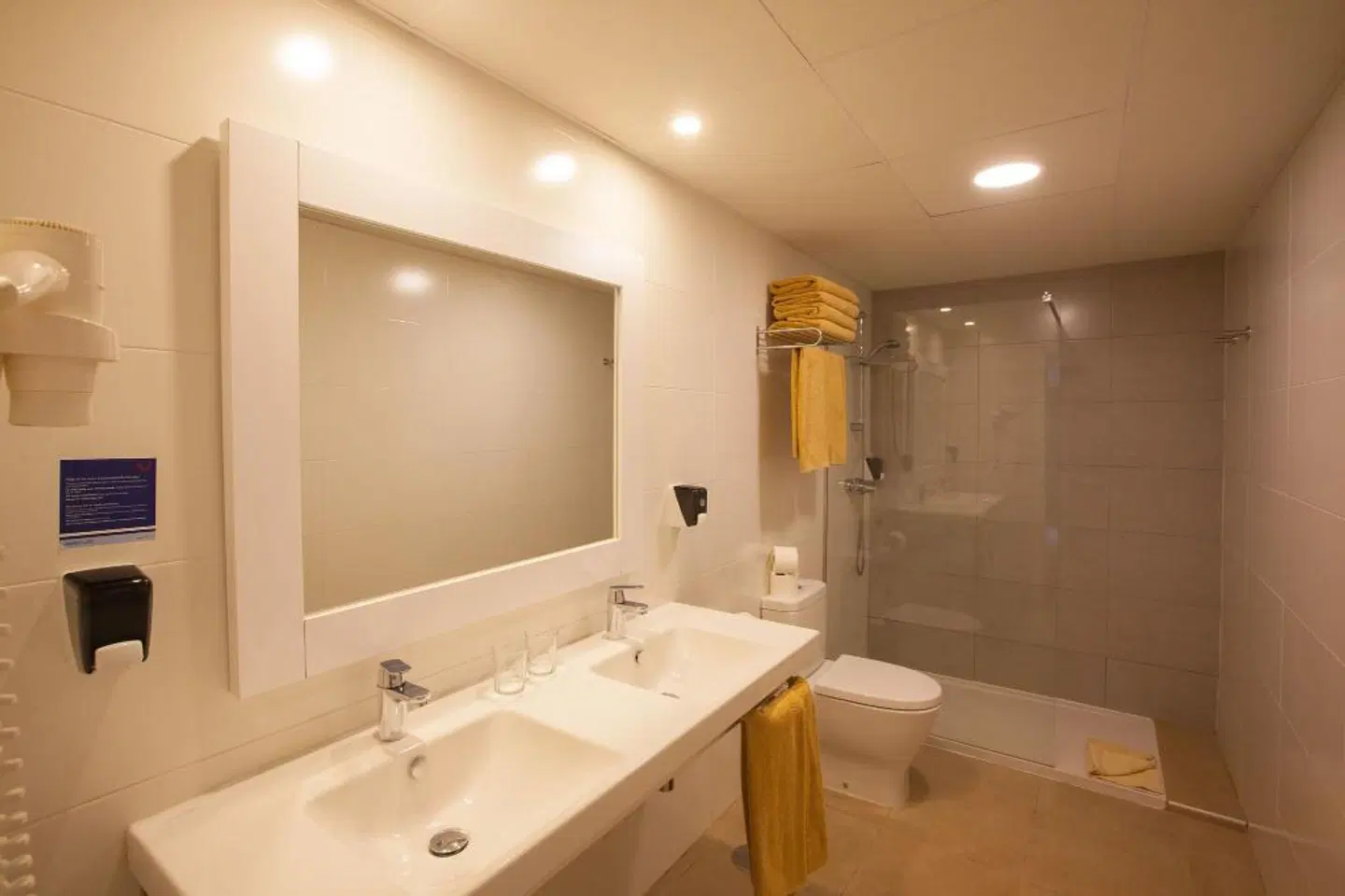 Grupotel Orquidea Badezimmer