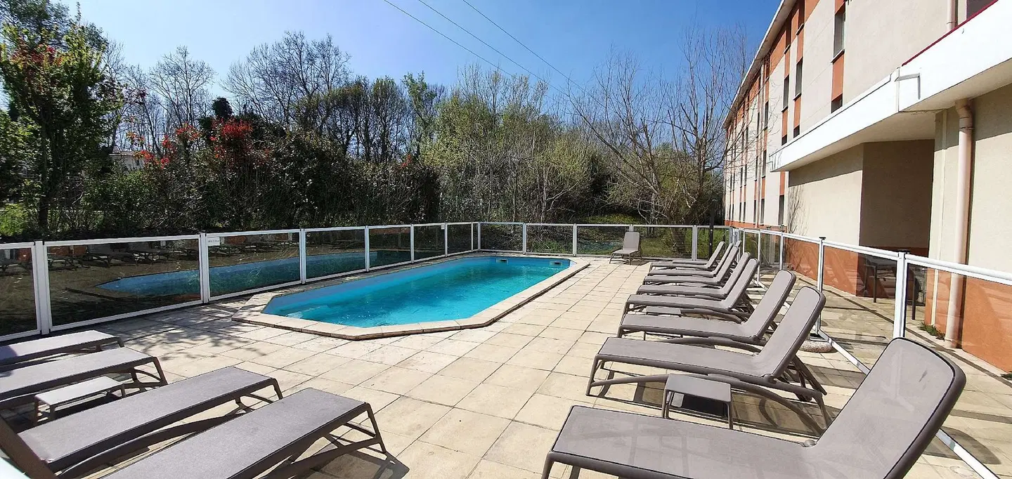 Kyriad Aix Les Milles - Plan de Campagne OUTDOOR_POOL