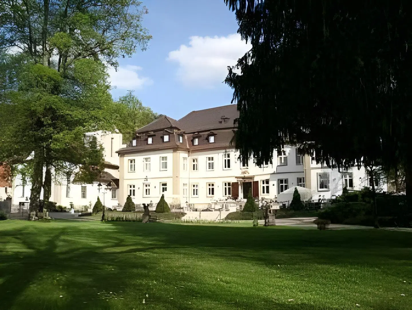 Schlosshotel Bad Neustadt EXTERIOR
