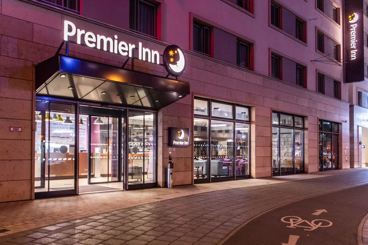 Premier Inn Nürnberg City Centre Hotel EXTERIOR