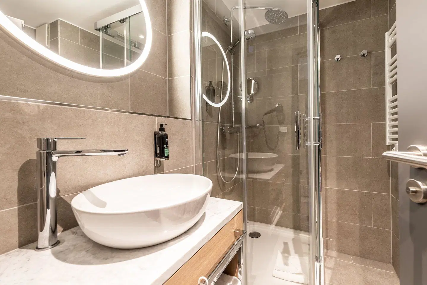 Premier Inn Saarbrücken City Centre Hotel Badezimmer