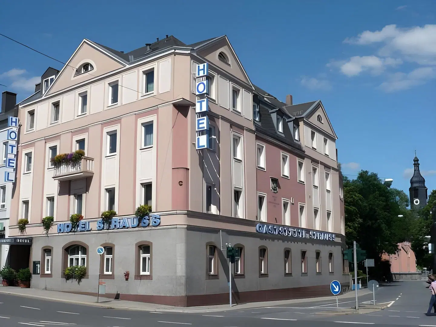 Hotel Strauss EXTERIOR