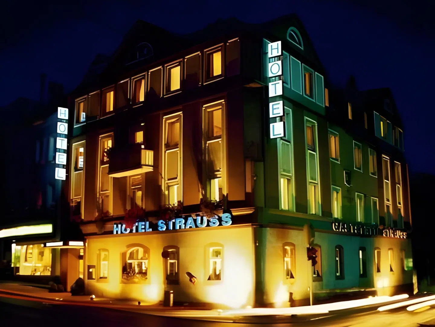 Hotel Strauss EXTERIOR