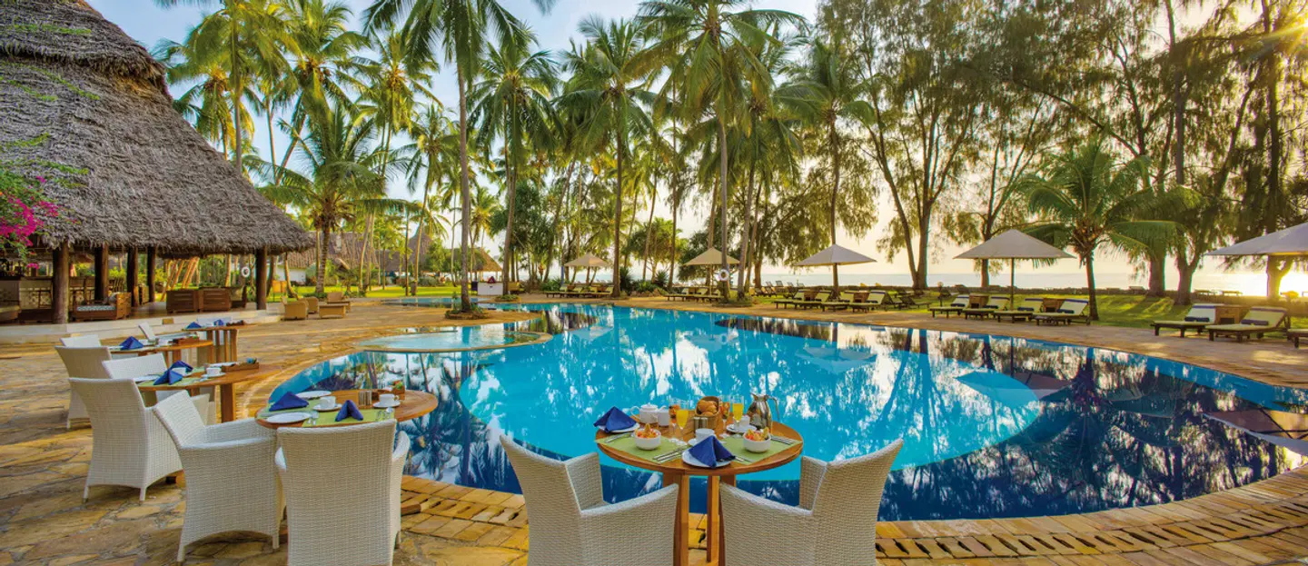 Bluebay Beach Resort & Spa TERRACE