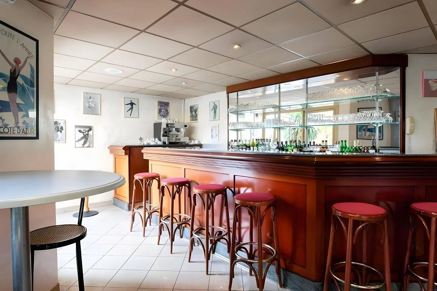 Adonis Cannes Hôtel Thomas Bar