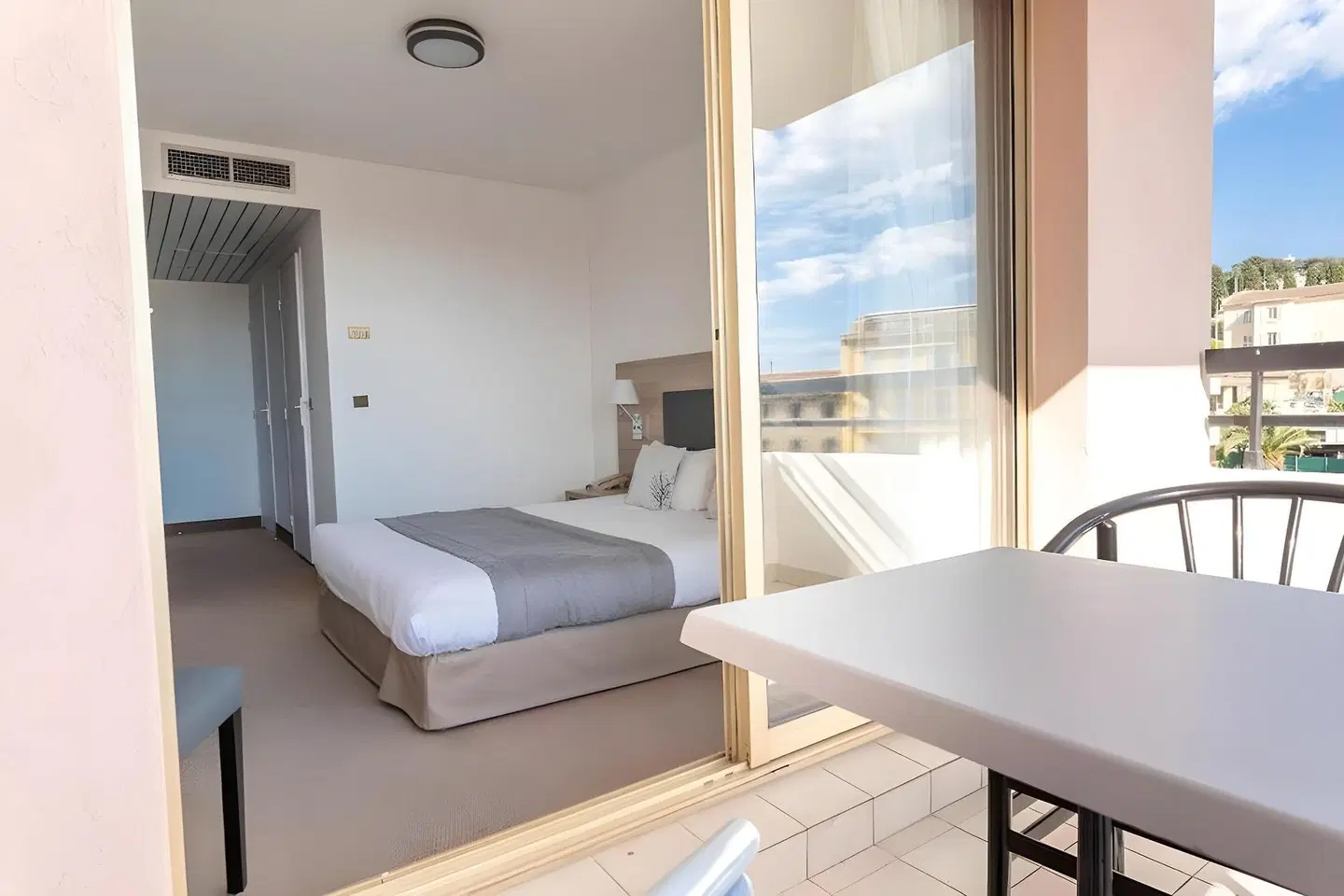 Adonis Cannes Hôtel Thomas ROOM_EXAMPLE