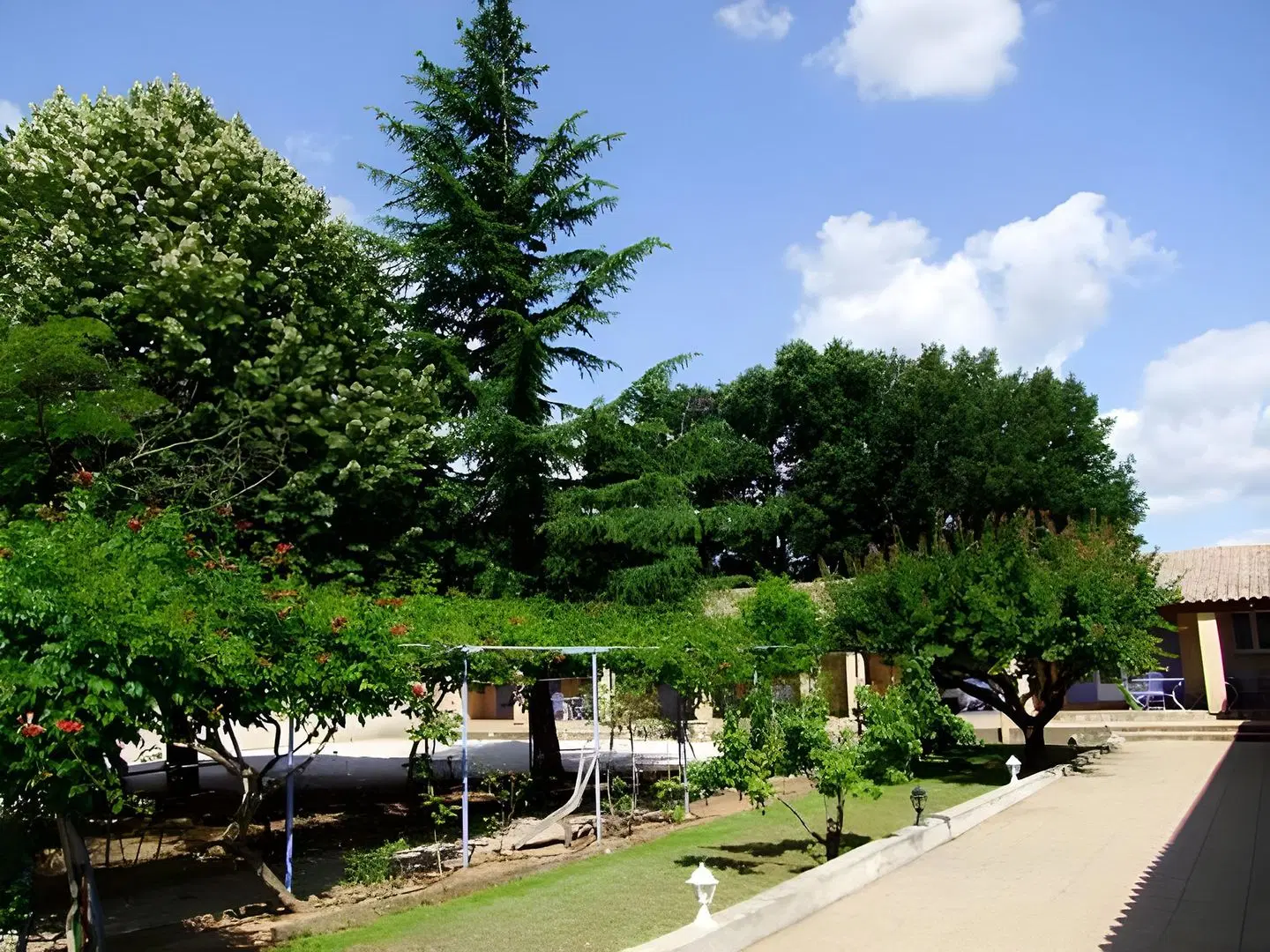 Motel Le Clos De La Cerisaie Garten