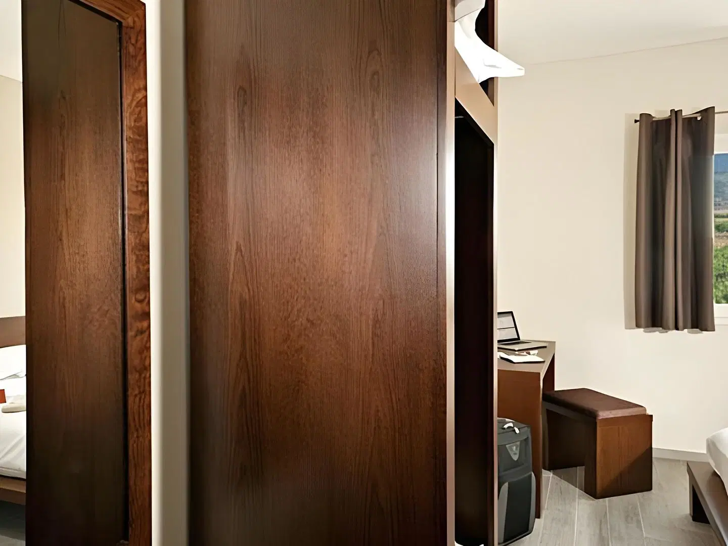 Le Ya'Tis ROOM_EXAMPLE