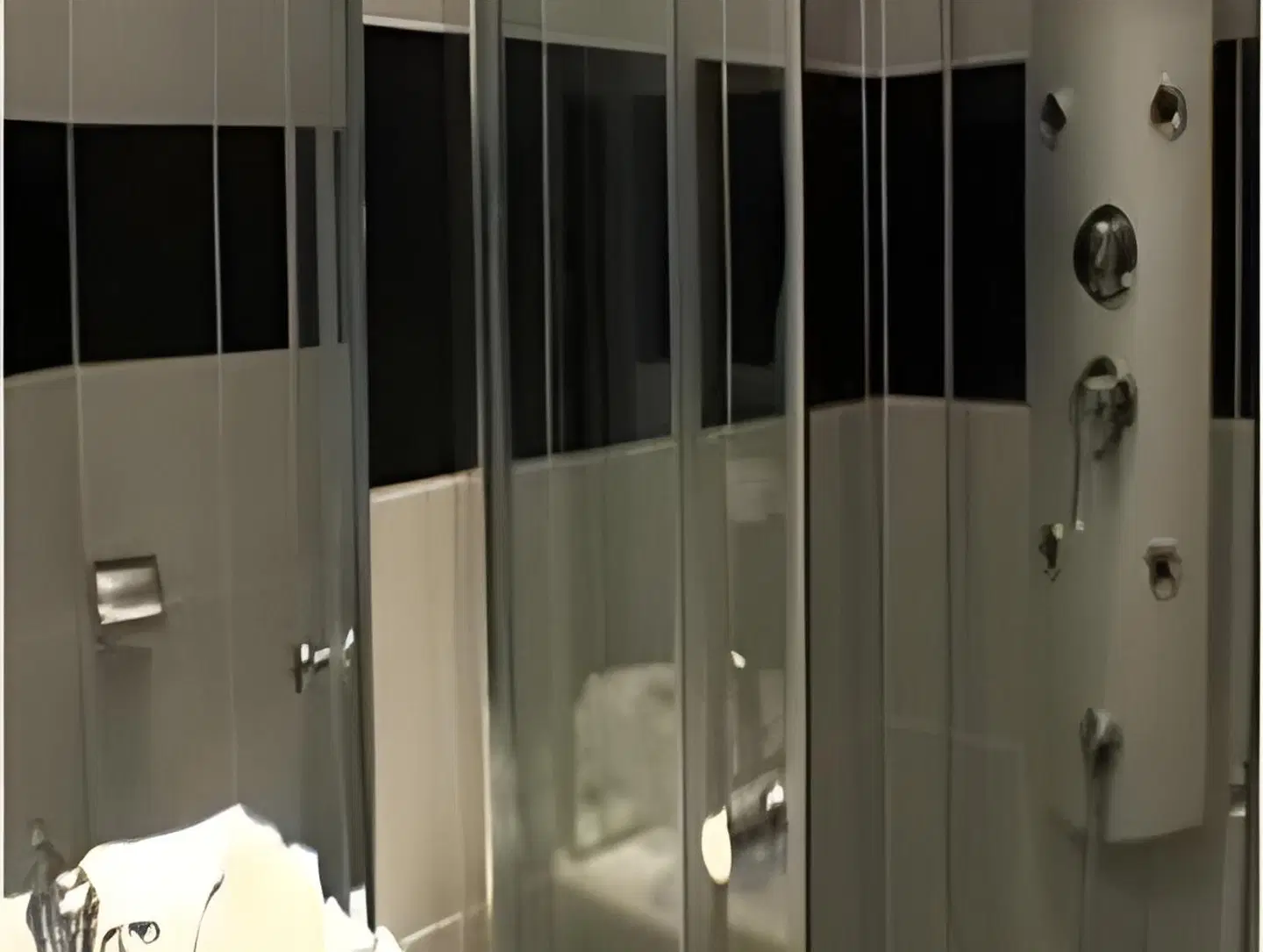 Modern Waikiki Hotel Badezimmer