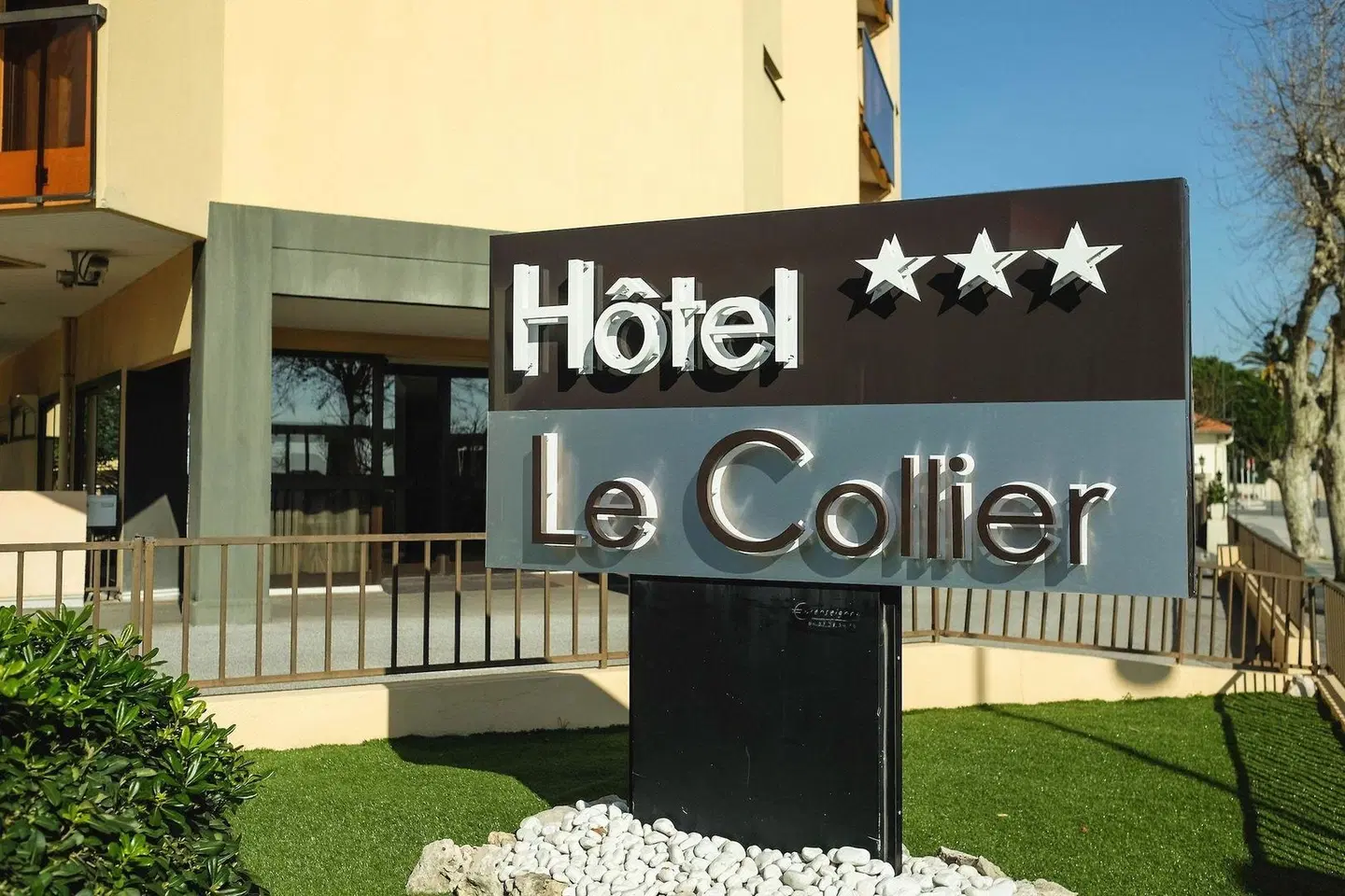 Hôtel Le Collier EXTERIOR