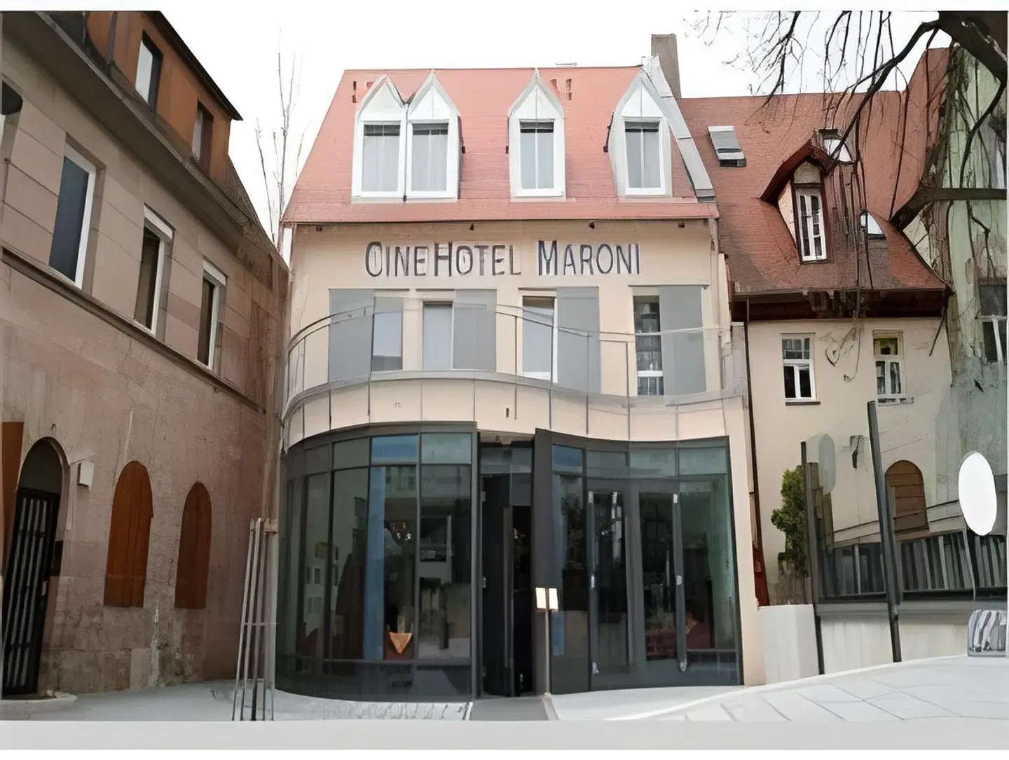 CineHotel Maroni EXTERIOR