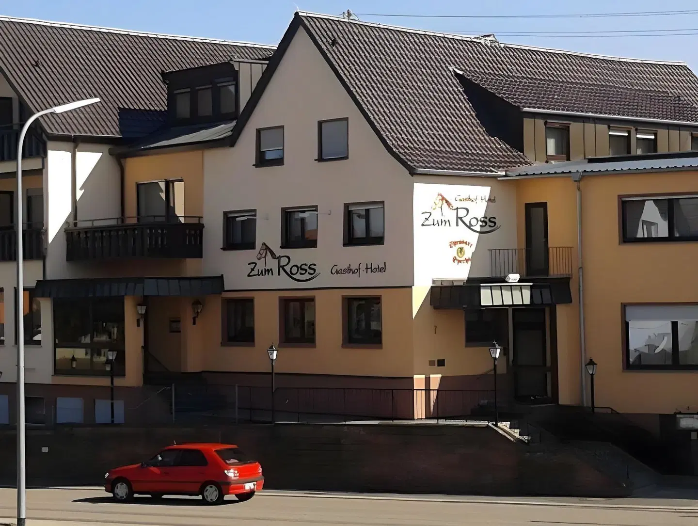 Gasthof Hotel Zum Ross EXTERIOR