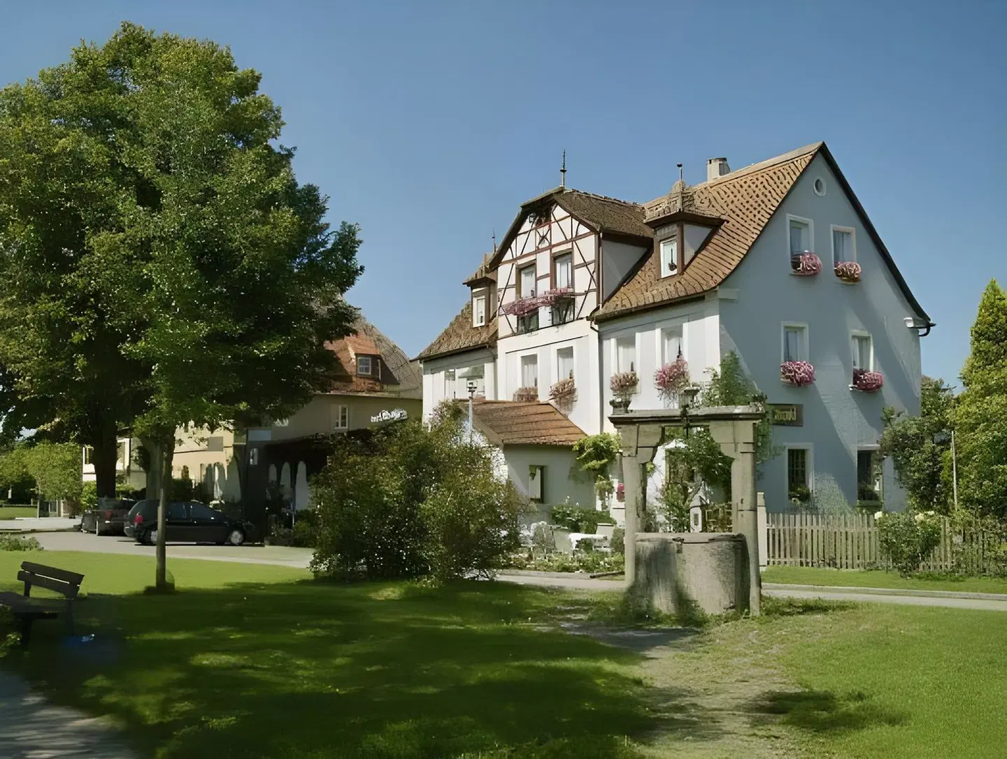 Bezold EXTERIOR