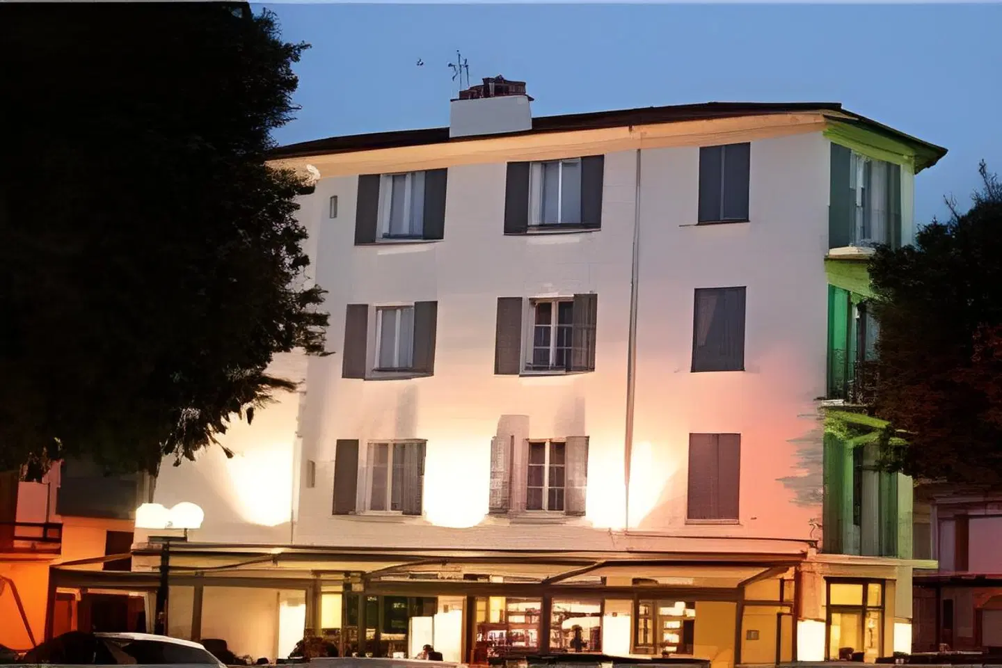 La Place EXTERIOR
